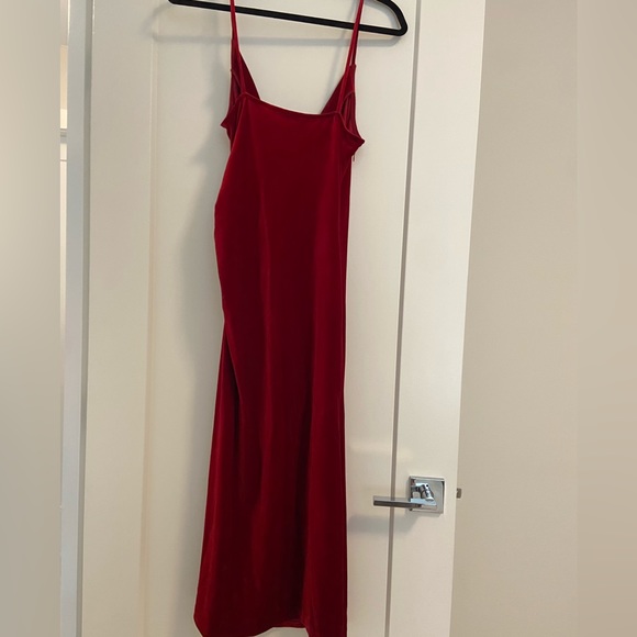 ZARA red velvet pleated midi dress in US S - Picture 4 of 6